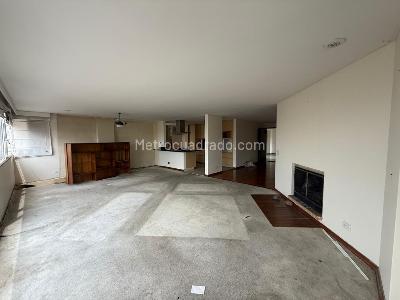 Apartamento de 3 alcobas en venta en Los Rosales, Bogotá, 184 m² · foto 3 de 10