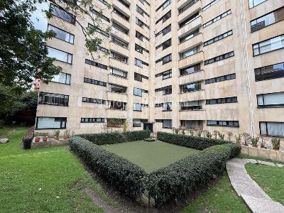 Apartamento de 3 alcobas en venta en Los Rosales, Bogotá, 184 m² · foto 9 de 10