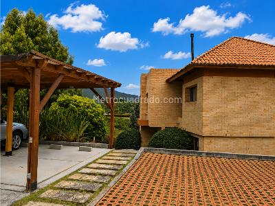 Casa de 3 alcobas en venta en Encenillos De Sindamanoy, Chía, 220 m² · foto 2 de 20