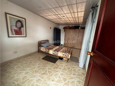 Casa de 5 alcobas en venta en Los Cerezos, Bogotá, 216 m² · foto 4 de 20
