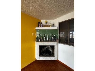 Casa de 5 alcobas en venta en Los Cerezos, Bogotá, 216 m² · foto 14 de 20