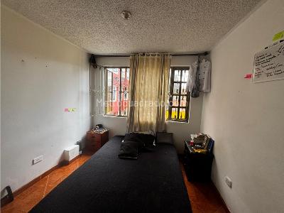 Casa de 5 alcobas en venta en Los Cerezos, Bogotá, 216 m² · foto 15 de 20
