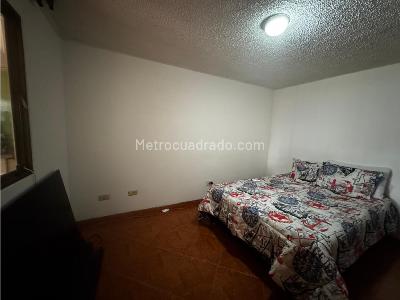 Casa de 5 alcobas en venta en Los Cerezos, Bogotá, 216 m² · foto 16 de 20