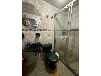 Casa de 5 alcobas en venta en Los Cerezos, Bogotá, 216 m² · foto 17 de 20
