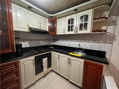 Casa de 5 alcobas en venta en Los Cerezos, Bogotá, 216 m² · foto 18 de 20