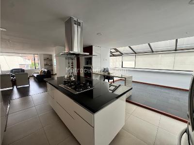 Apartamento de 4 alcobas en venta en Santa Barbara, Bogotá, 277 m² · foto 10 de 20