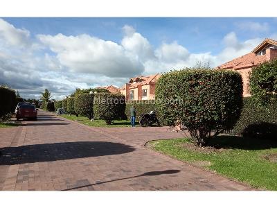 Casa de 5 alcobas en arriendo en Vereda Bojaca, Chía, 257 m² · foto 2 de 20