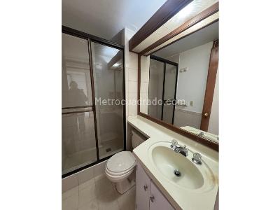 Apartamento de 2 alcobas en arriendo en Centro Comercial Santafe, Bogotá, 65 m² · foto 13 de 16