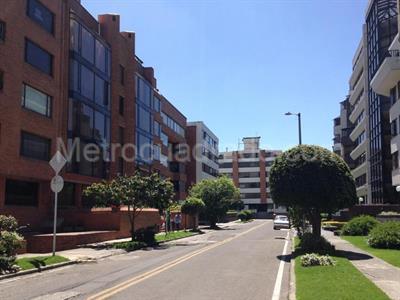 Apartamento de 3 alcobas en venta en Los Rosales, Bogotá, 187 m² · foto 2 de 6