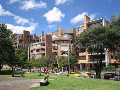 Apartamento de 3 alcobas en venta en Los Rosales, Bogotá, 187 m² · foto 3 de 6