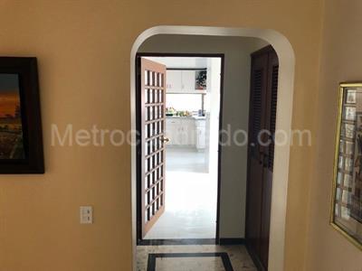 Apartamento de 3 alcobas en venta en Santa Barbara, Bogotá, 300 m² · foto 4 de 5