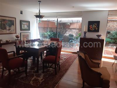 Apartamento de 3 alcobas en venta en La Carolina, Bogotá, 185 m² · foto 3 de 8