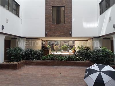 Apartamento de 3 alcobas en venta en La Carolina, Bogotá, 185 m² · foto 8 de 8