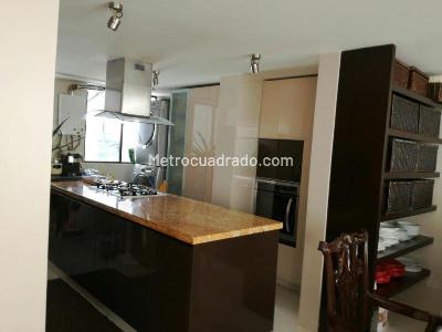 Apartamento de 3 alcobas en venta en Chico, Bogotá, 134 m² · foto 5 de 6