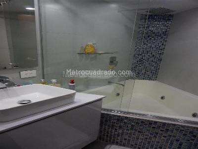 Apartamento de 3 alcobas en venta en Santa Barbara, Bogotá, 135 m² · foto 2 de 19