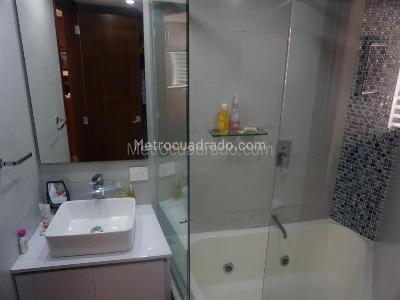 Apartamento de 3 alcobas en venta en Santa Barbara, Bogotá, 135 m² · foto 3 de 19