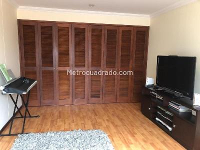 Apartamento de 5 alcobas en venta en Santa Barbara, Bogotá, 196 m² · foto 2 de 16