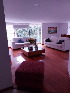 Apartamento de 3 alcobas en venta en Chico Santa Barbara, Bogotá, 168 m² · foto 8 de 11
