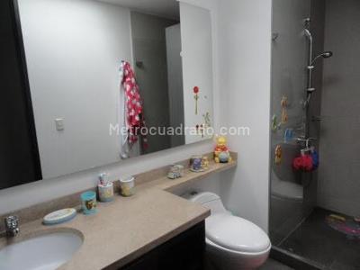 Apartamento de 3 alcobas en venta en Chico Navarra, Bogotá, 187 m² · foto 15 de 17