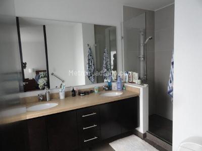 Apartamento de 3 alcobas en venta en Chico Navarra, Bogotá, 187 m² · foto 17 de 17