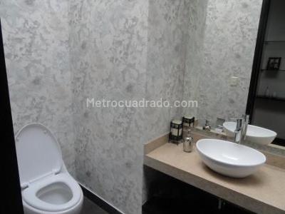 Apartamento de 3 alcobas en venta en Chico Navarra, Bogotá, 187 m² · foto 8 de 17