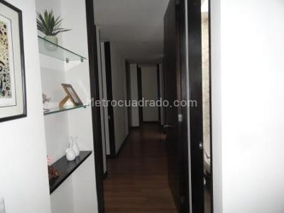 Apartamento de 3 alcobas en venta en Chico Navarra, Bogotá, 187 m² · foto 11 de 17