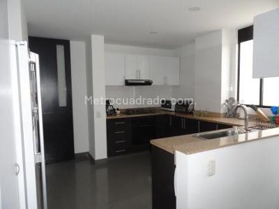 Apartamento de 3 alcobas en venta en Chico Navarra, Bogotá, 187 m² · foto 4 de 17