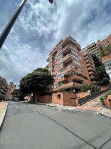 Apartamento de 2 alcobas en arriendo en Los Rosales, Bogotá, 132 m² · foto 5 de 5