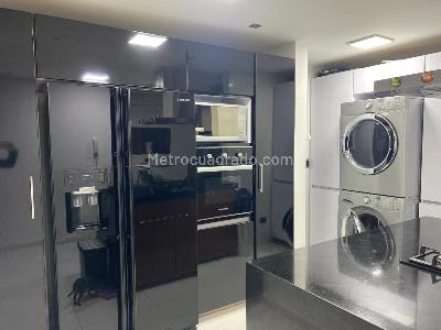 Apartamento de 3 alcobas en venta en Santa Barbara, Bogotá, 150 m² · foto 10 de 17