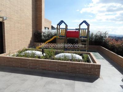 Apartamento de 2 alcobas en venta en El Refugio, Bogotá, 85 m² · foto 12 de 13