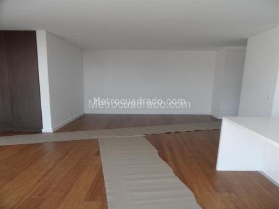 Apartamento de 2 alcobas en venta en El Refugio, Bogotá, 85 m² · foto 2 de 13