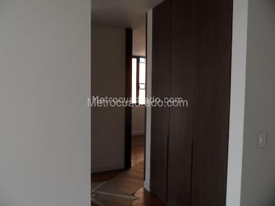 Apartamento de 2 alcobas en venta en El Refugio, Bogotá, 85 m² · foto 7 de 13