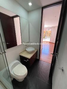 Apartamento de 2 alcobas en venta en Chico Navarra, Bogotá, 97 m² · foto 11 de 18