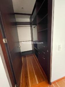 Apartamento de 2 alcobas en venta en Chico Navarra, Bogotá, 97 m² · foto 10 de 18