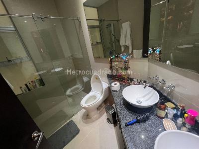 Apartamento de 2 alcobas en venta en Reserva Del Chico, Bogotá, 137 m² · foto 2 de 6