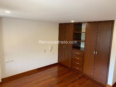 Apartamento de 3 alcobas en venta en La Carolina, Bogotá, 161 m² · foto 8 de 14