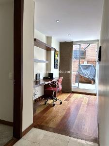 Apartamento de 2 alcobas en venta en Chico Navarra, Bogotá, 140 m² · foto 9 de 17