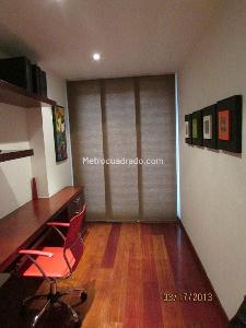 Apartamento de 2 alcobas en venta en Chico Navarra, Bogotá, 140 m² · foto 10 de 17