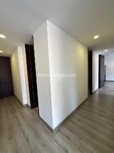 Apartamento de 2 alcobas en venta en San Patricio, Bogotá, 109 m² · foto 4 de 12
