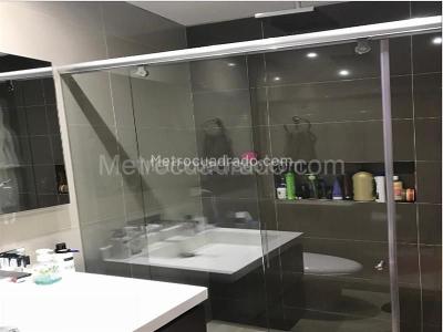 Apartamento de 3 alcobas en venta en Chico, Bogotá, 120 m² · foto 11 de 12