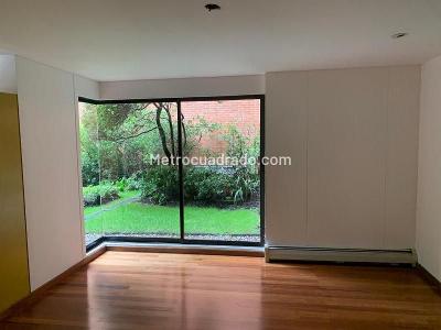 Apartamento de 3 alcobas en venta en Los Rosales, Bogotá, 245 m² · foto 3 de 11