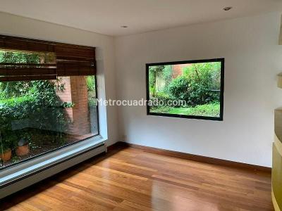Apartamento de 3 alcobas en venta en Los Rosales, Bogotá, 245 m² · foto 4 de 11