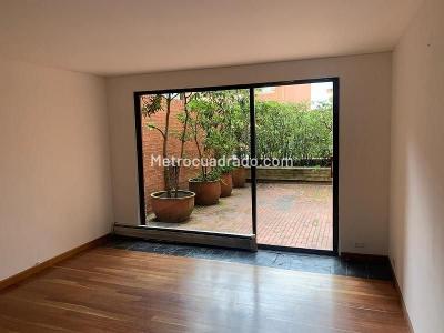 Apartamento de 3 alcobas en venta en Los Rosales, Bogotá, 245 m² · foto 2 de 11