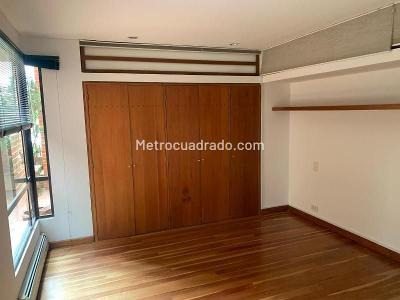 Apartamento de 3 alcobas en venta en Los Rosales, Bogotá, 245 m² · foto 8 de 11