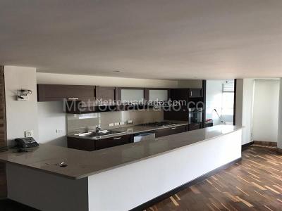 Apartamento de 2 alcobas en venta en La Carolina, Bogotá, 106 m² · foto 2 de 8