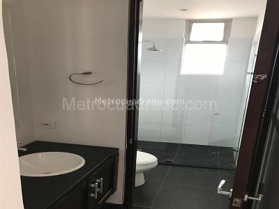 Apartamento de 2 alcobas en venta en La Carolina, Bogotá, 106 m² · foto 5 de 8