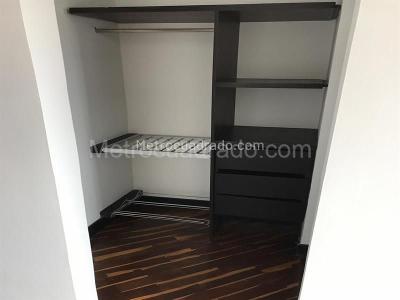 Apartamento de 2 alcobas en venta en La Carolina, Bogotá, 106 m² · foto 3 de 8
