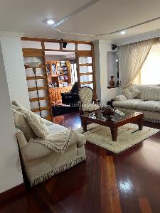 Apartamento de 4 alcobas en venta en Santa Barbara, Bogotá, 265 m² · foto 2 de 18