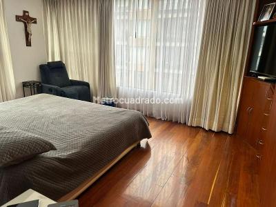 Apartamento de 3 alcobas en venta en Chico Navarra, Bogotá, 137 m² · foto 10 de 16