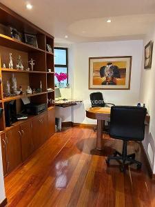 Apartamento de 3 alcobas en venta en Chico Navarra, Bogotá, 137 m² · foto 3 de 16
